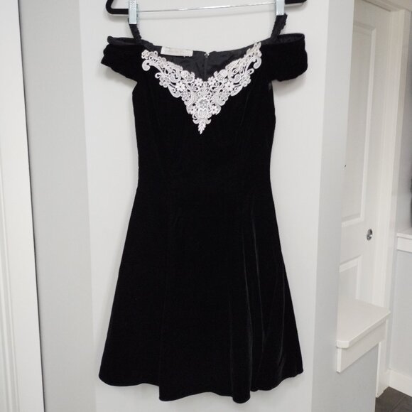 Vittoria Virini Dresses & Skirts - VINTAGE Vittoria Virini velvet off the shoulder dress